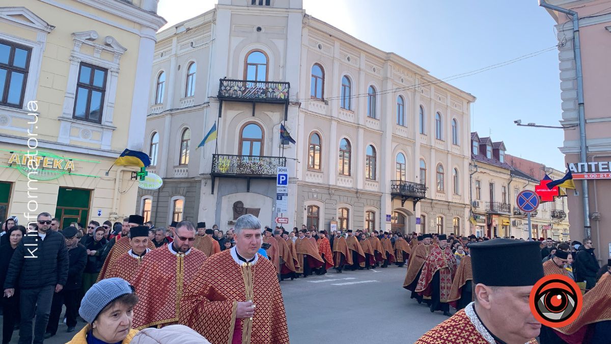 Сотні вірян пройшли Хресною дорогою вулицями Коломиї 18