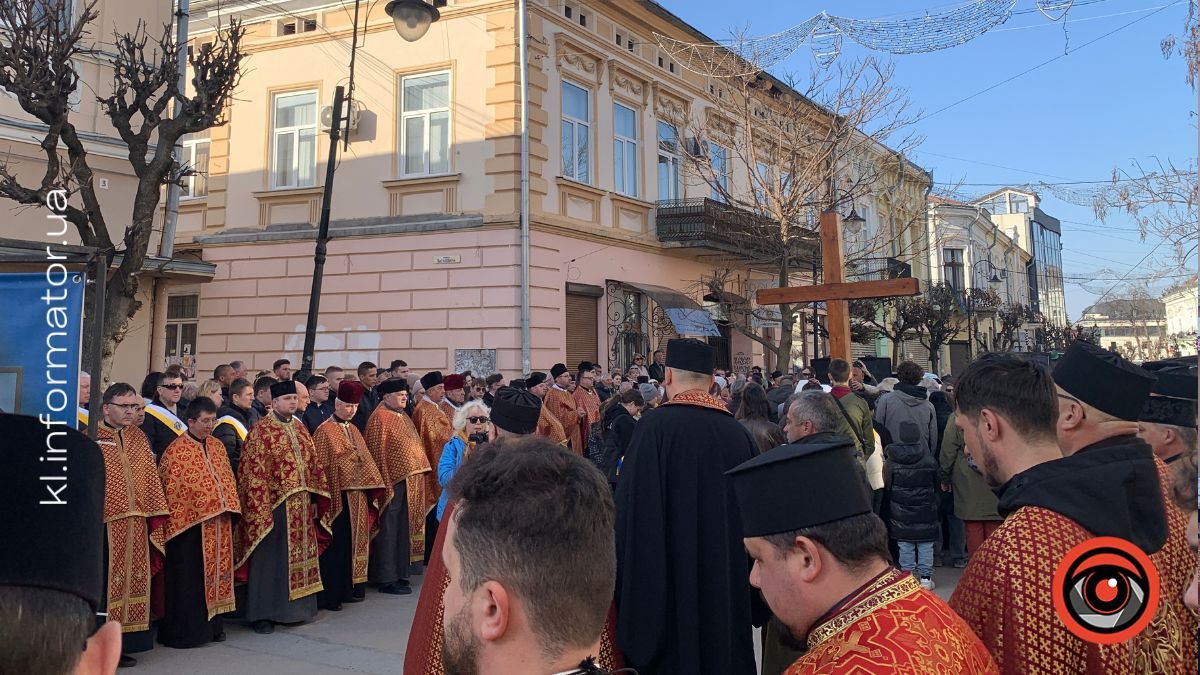 Сотні вірян пройшли Хресною дорогою вулицями Коломиї 19