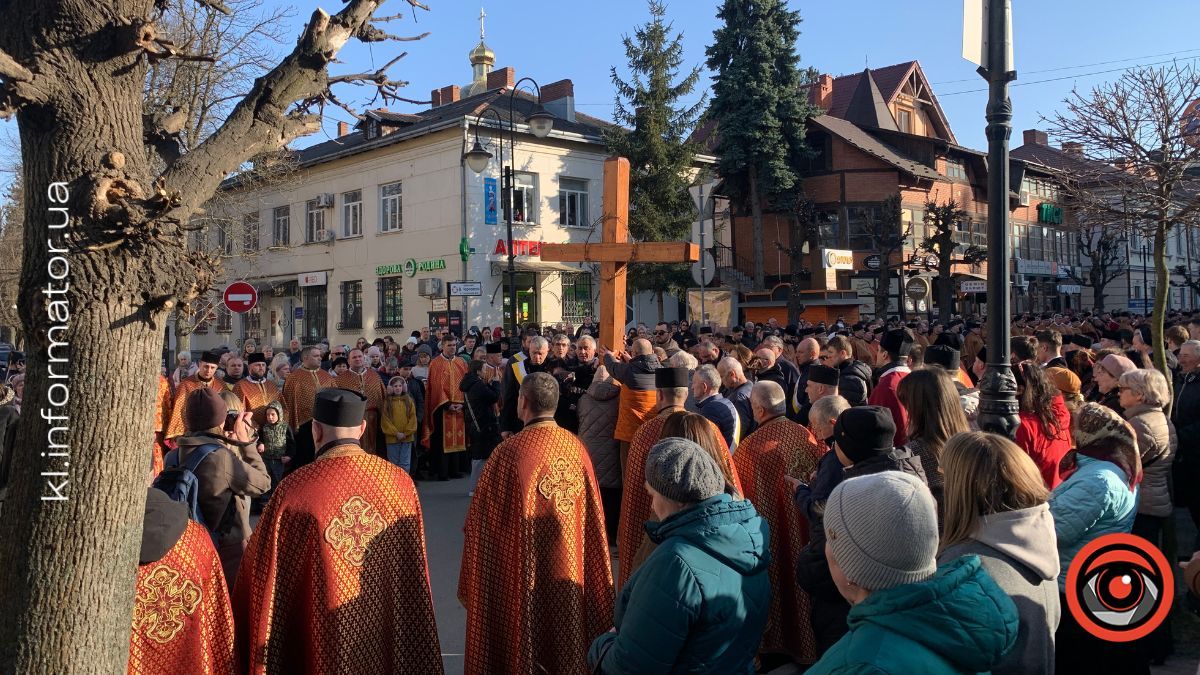 Сотні вірян пройшли Хресною дорогою вулицями Коломиї 20