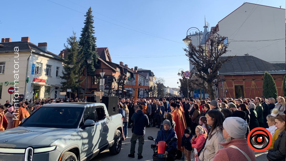 Сотні вірян пройшли Хресною дорогою вулицями Коломиї 21