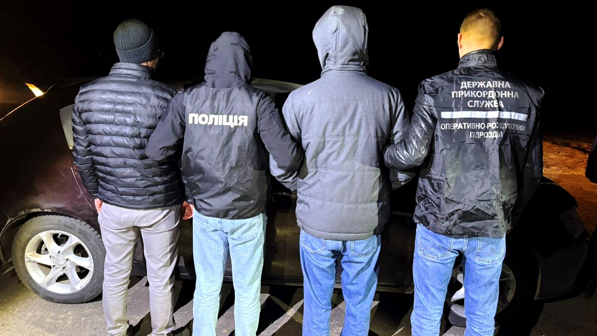 Прикарпатець за 12 тисяч доларів незаконно переправляв чоловіків за кордон.