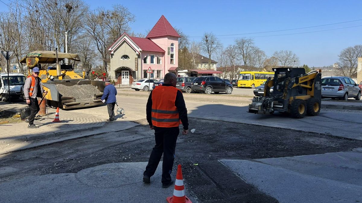 У Городенці триває ремонт дорожнього покриття 3