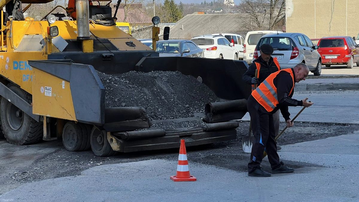 У Городенці триває ремонт дорожнього покриття 4