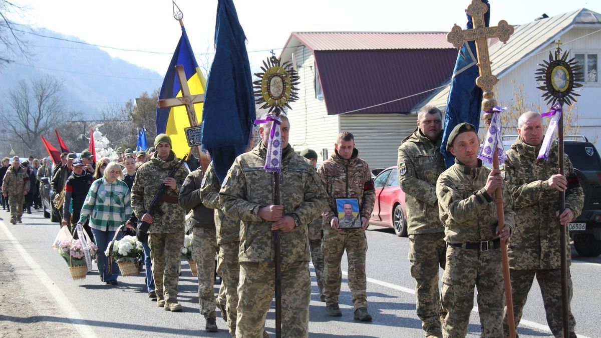 Похорон померлого воїна з Делятина Володимира Козловського