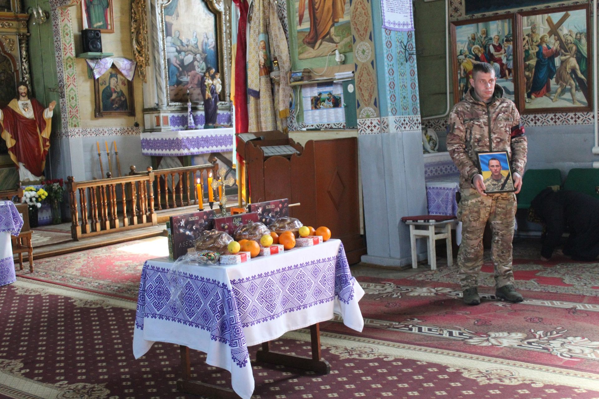 У Делятині попрощались із померлим воїном Володимиром Козловським 19