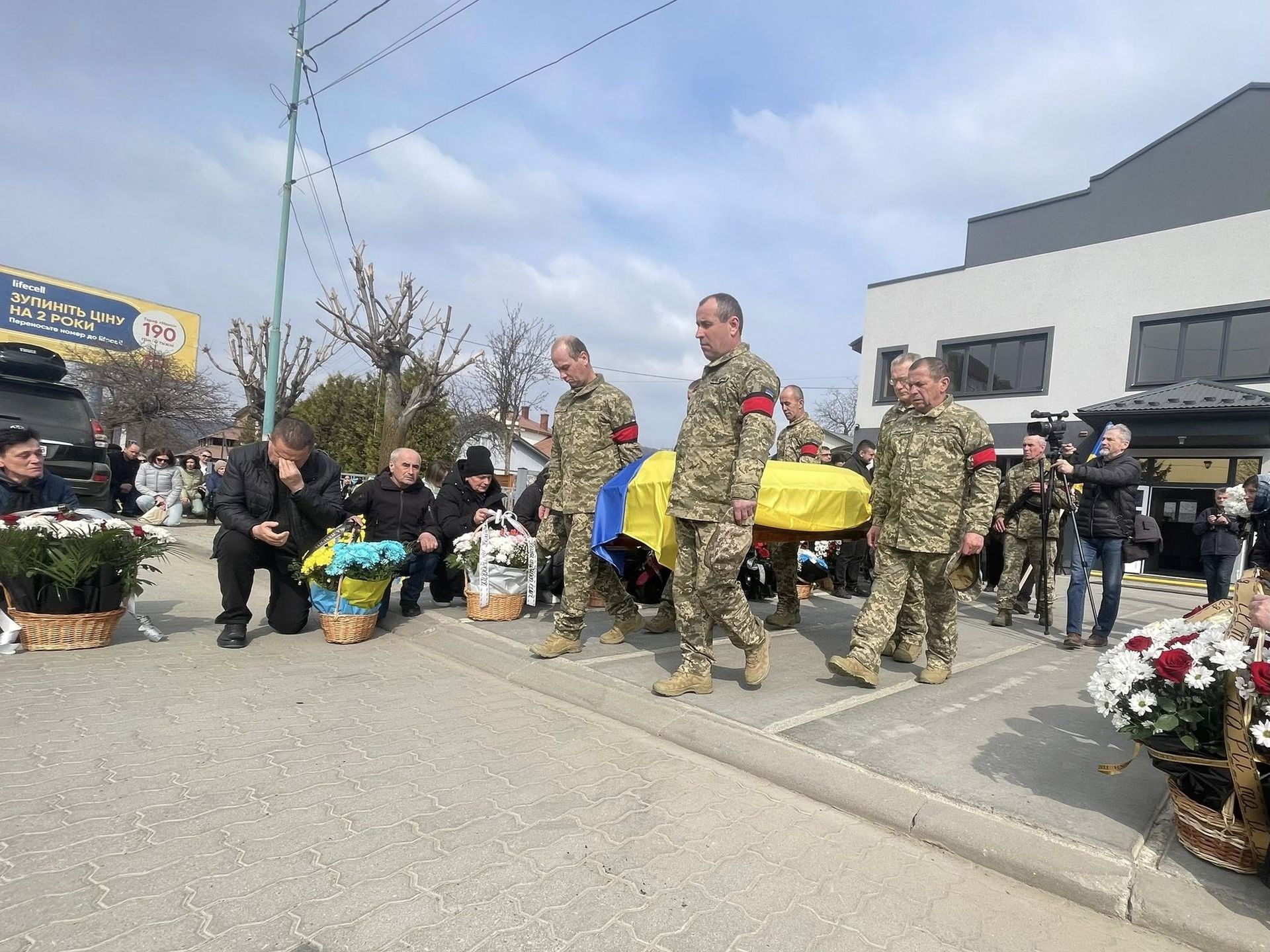 У Надвірній провели в останню дорогу полеглого захисника Володимира Скорупського 2