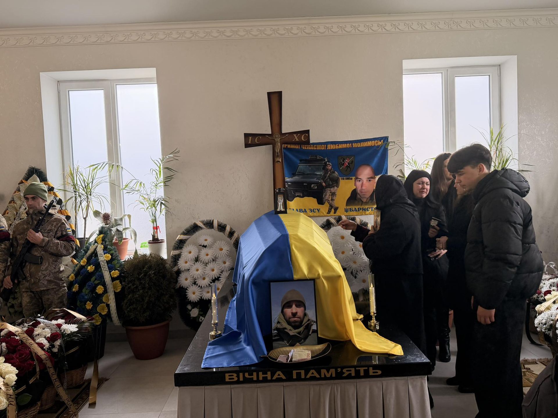 У Надвірній провели в останню дорогу полеглого захисника Володимира Скорупського 3