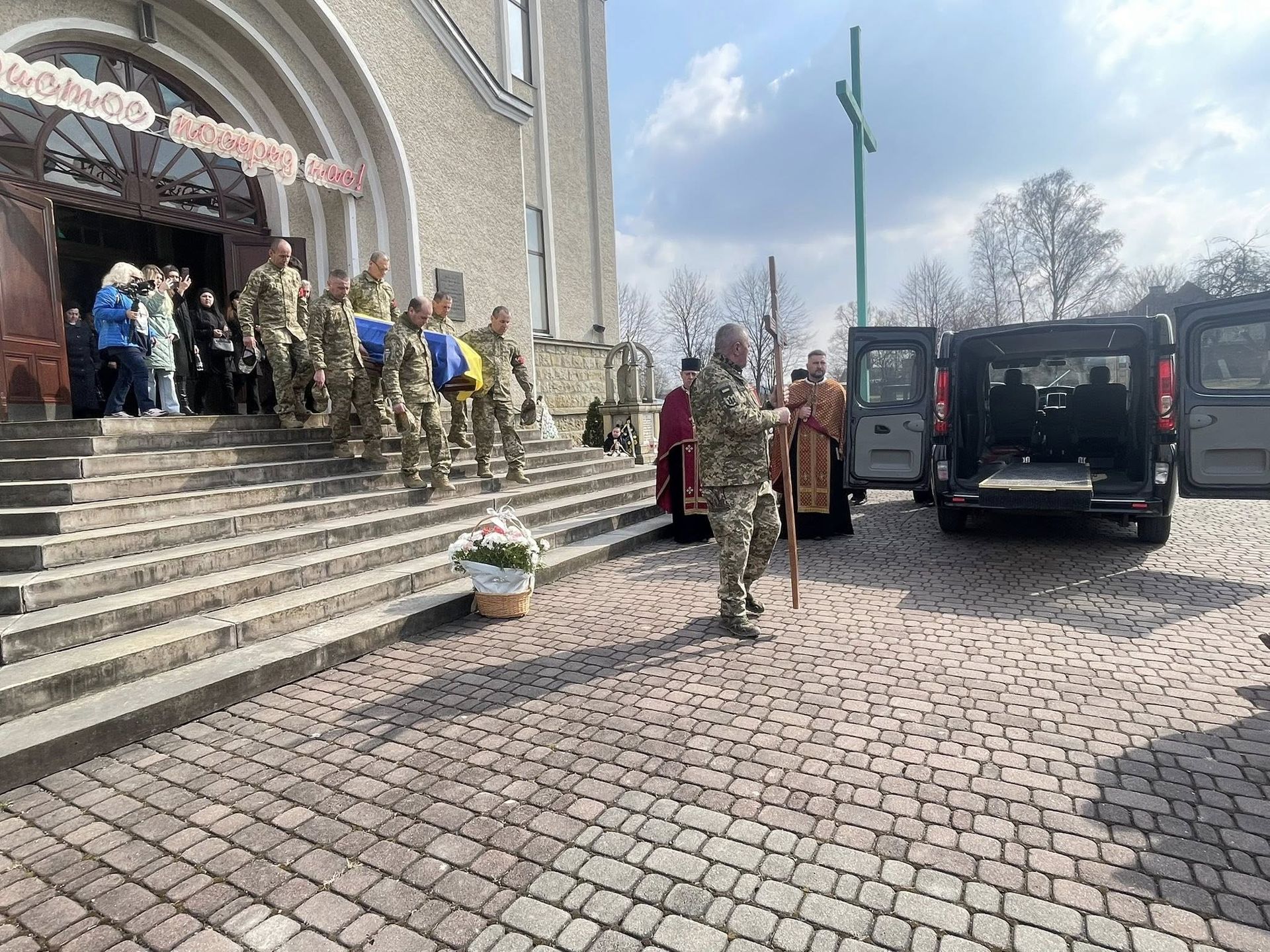 У Надвірній провели в останню дорогу полеглого захисника Володимира Скорупського 4