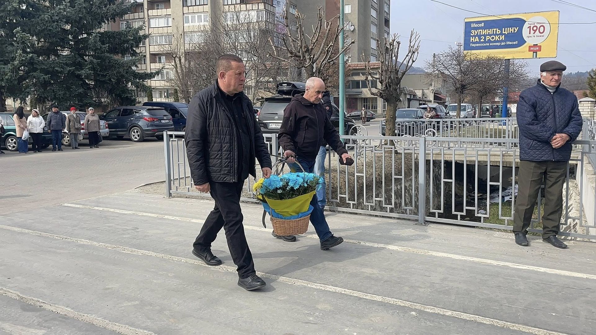 У Надвірній провели в останню дорогу полеглого захисника Володимира Скорупського 5