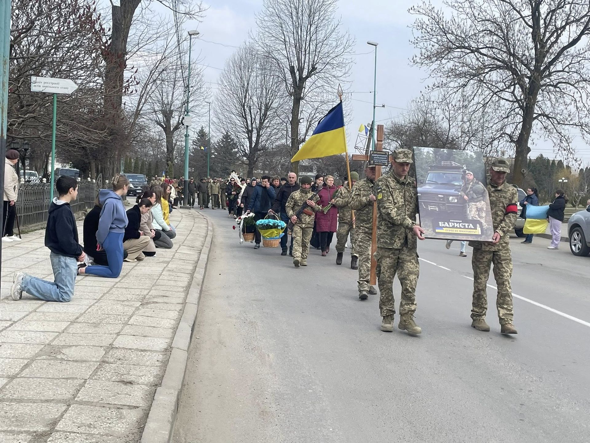 У Надвірній провели в останню дорогу полеглого захисника Володимира Скорупського 6