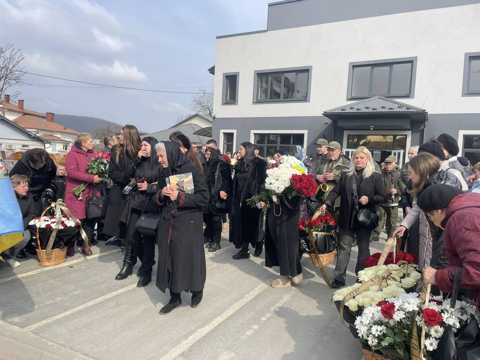 У Надвірній провели в останню дорогу полеглого захисника Володимира Скорупського 13