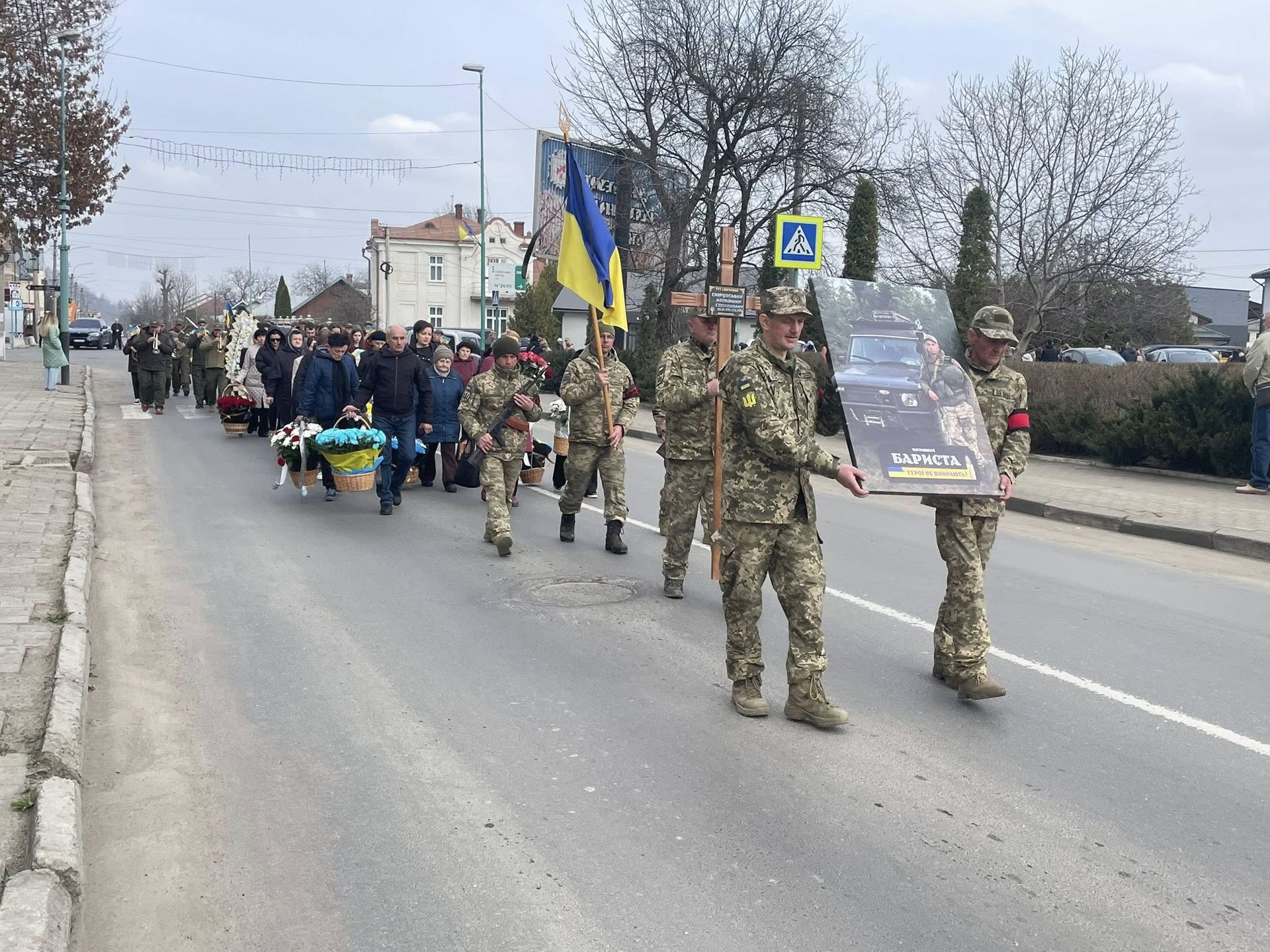 У Надвірній провели в останню дорогу полеглого захисника Володимира Скорупського 14