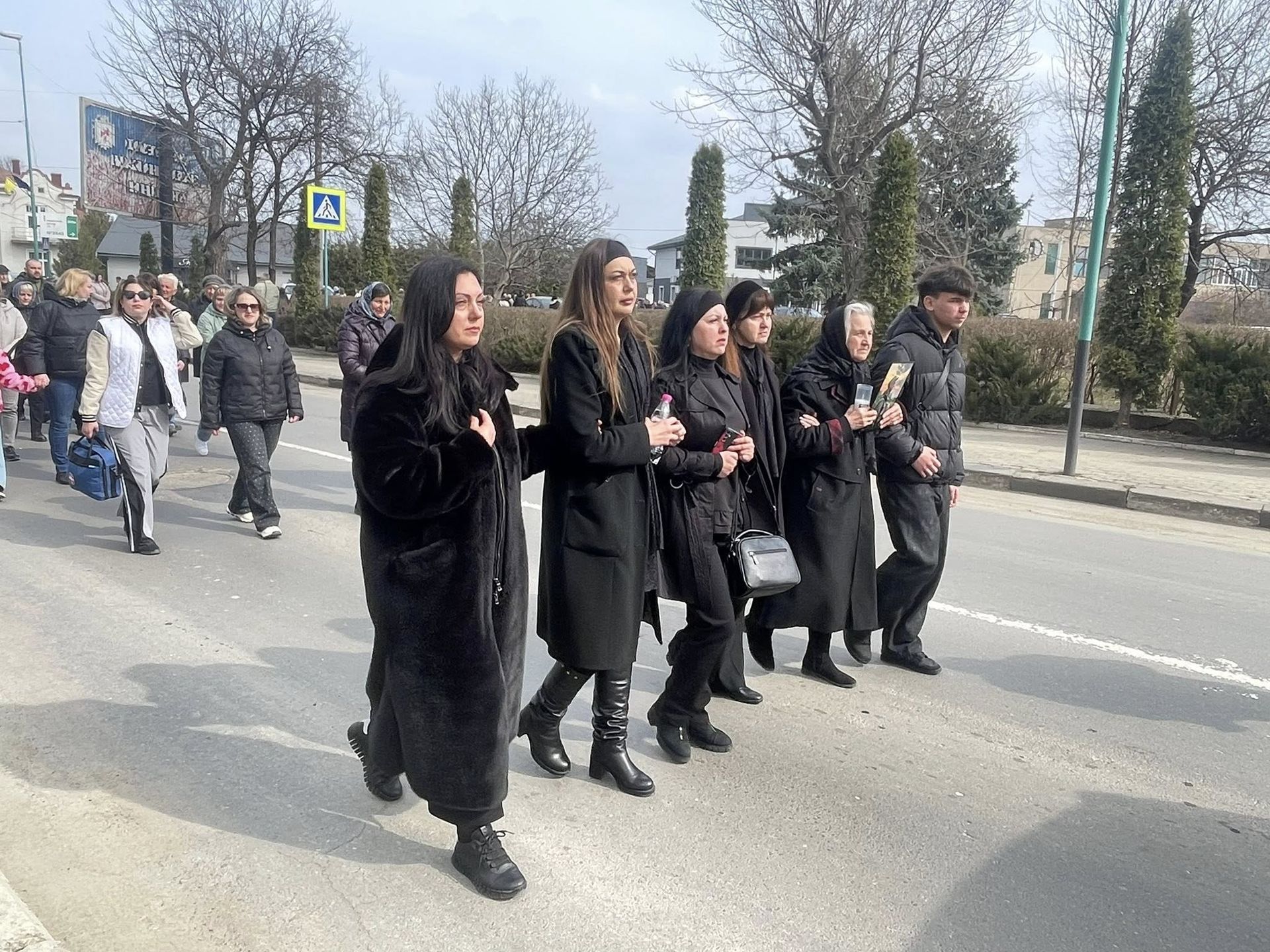 У Надвірній провели в останню дорогу полеглого захисника Володимира Скорупського 15
