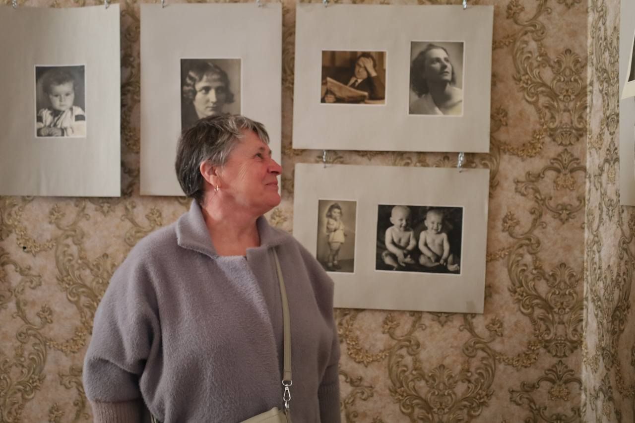 У Коломиї відкрили виставку світлин "Світло і тіні Ксенії Світлик" 1