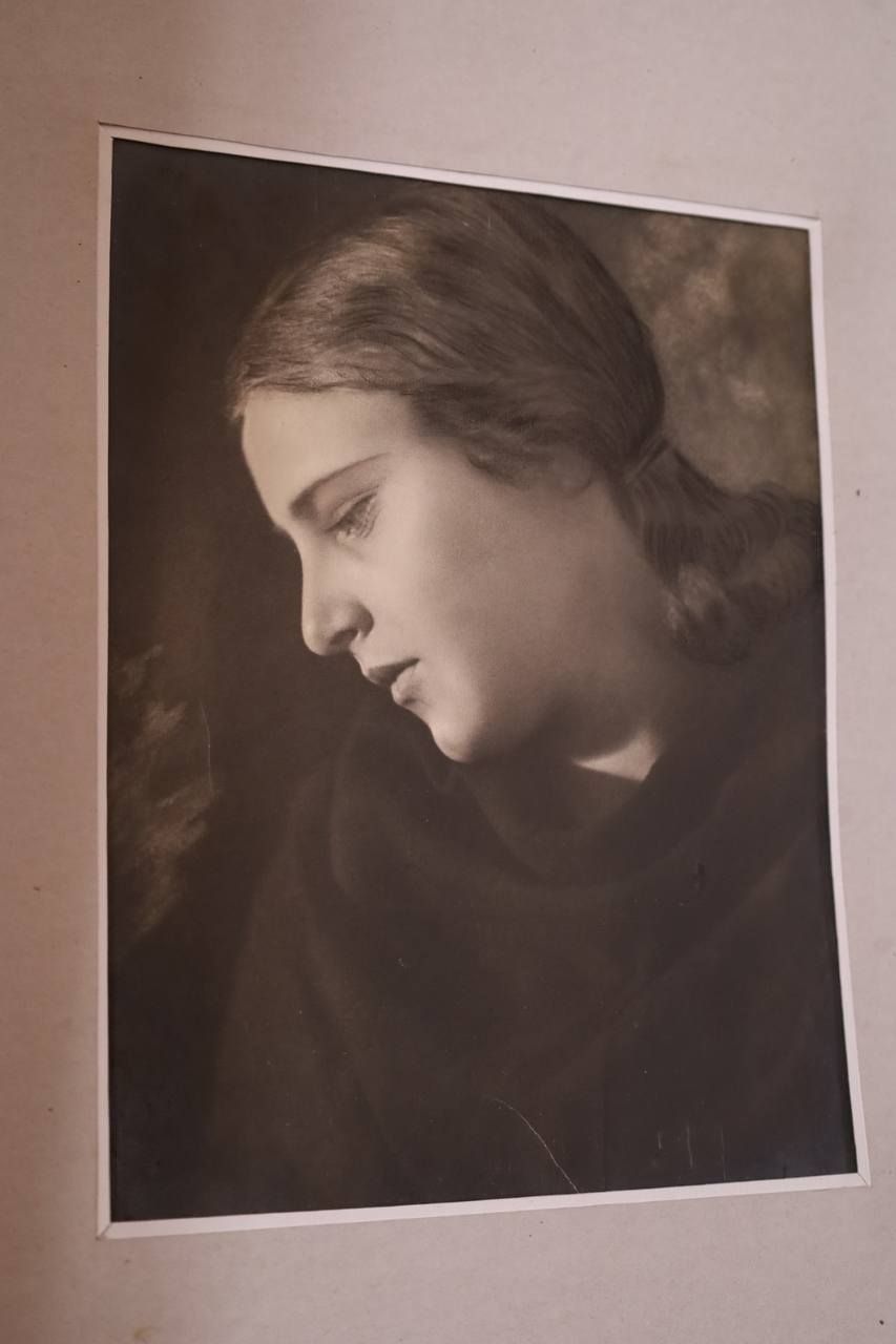 У Коломиї відкрили виставку світлин "Світло і тіні Ксенії Світлик" 3