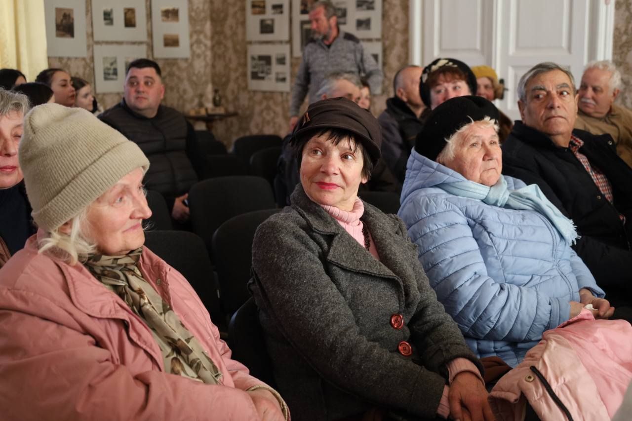 У Коломиї відкрили виставку світлин "Світло і тіні Ксенії Світлик" 4