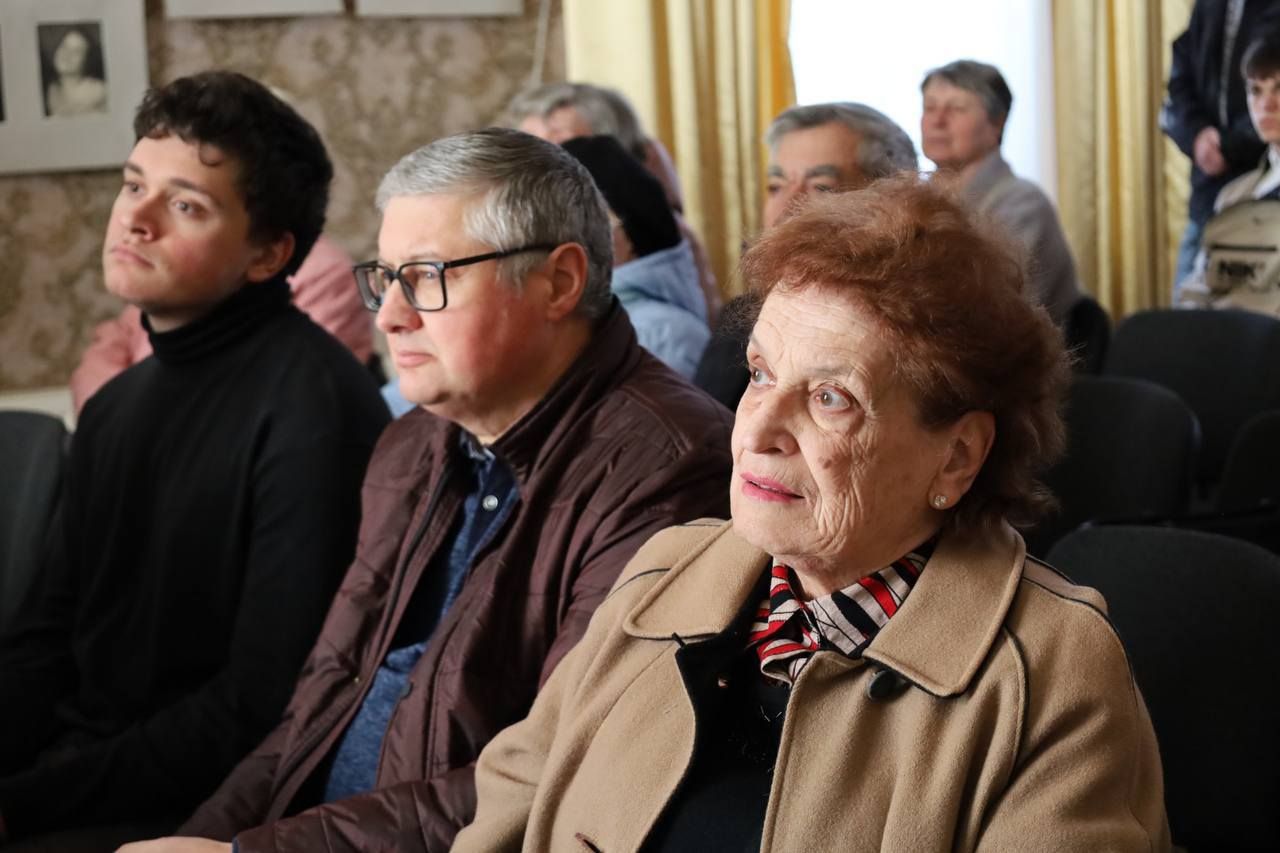 У Коломиї відкрили виставку світлин "Світло і тіні Ксенії Світлик" 6