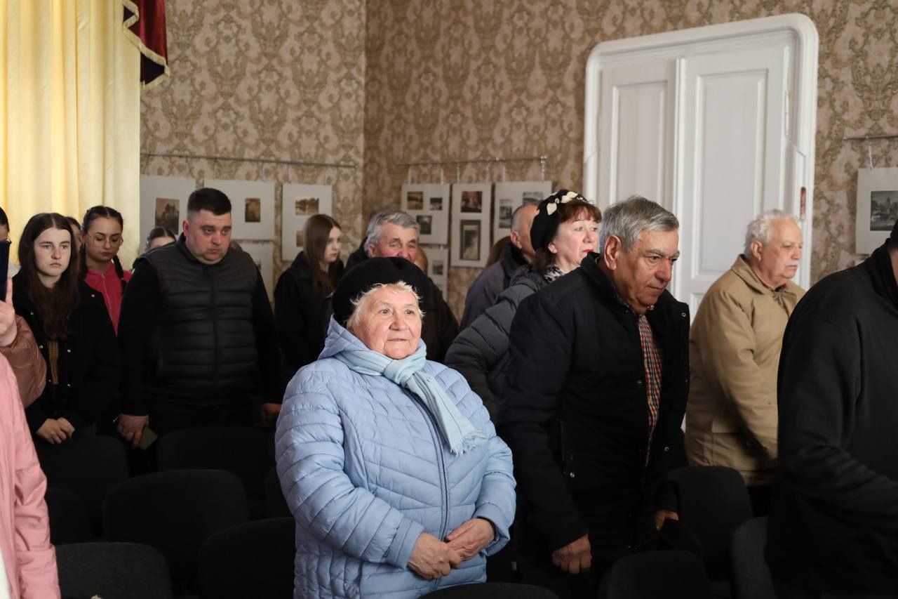 У Коломиї відкрили виставку світлин "Світло і тіні Ксенії Світлик" 9