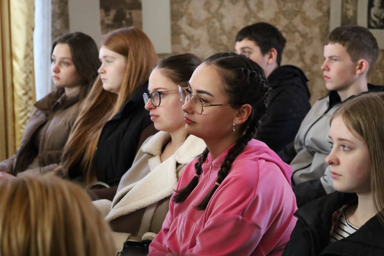 У Коломиї відкрили виставку світлин "Світло і тіні Ксенії Світлик" 14