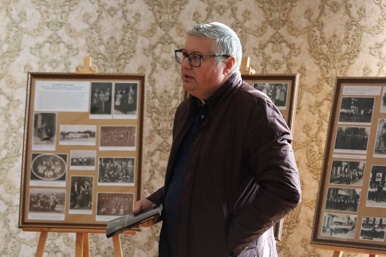 У Коломиї відкрили виставку світлин "Світло і тіні Ксенії Світлик" 15