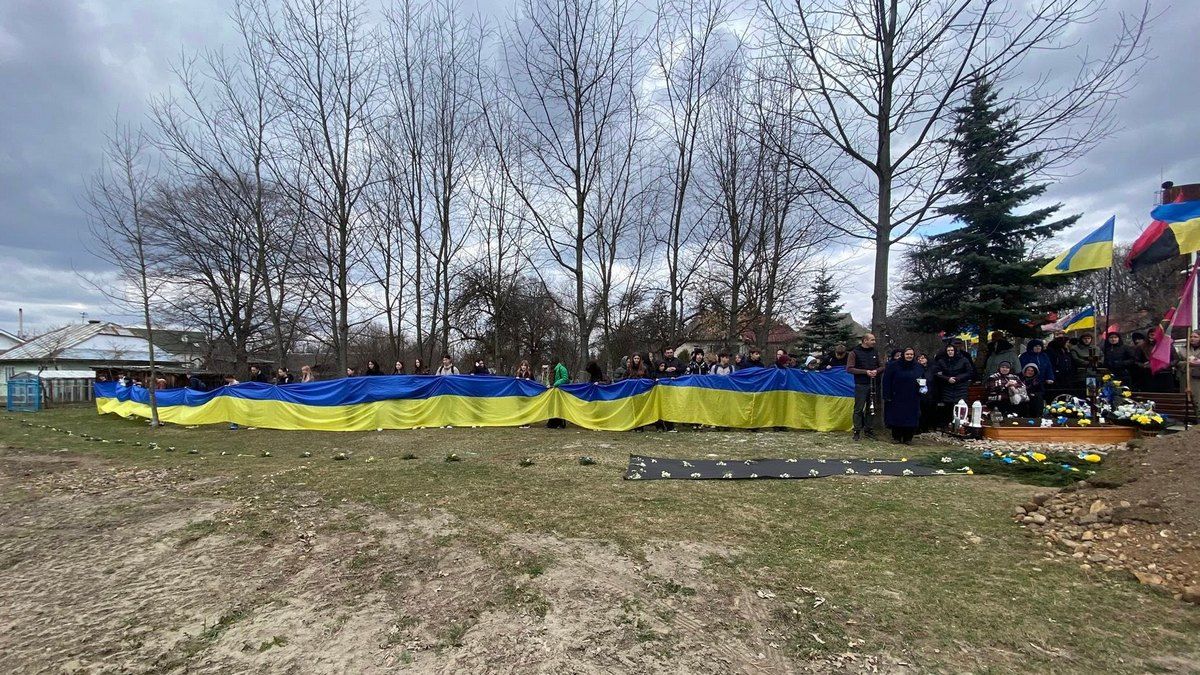 На вічний спочинок до Ланчина повернувся захисник Орест Янко 15