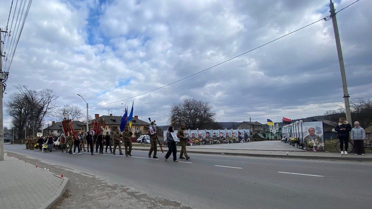 На вічний спочинок до Ланчина повернувся захисник Орест Янко 14
