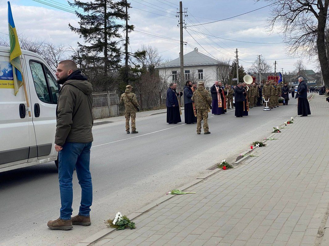 На вічний спочинок до Ланчина повернувся захисник Орест Янко 9