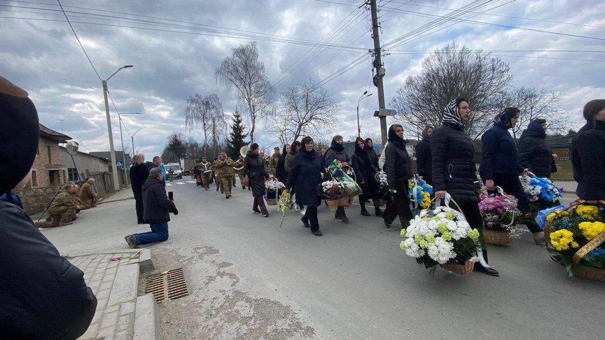 На вічний спочинок до Ланчина повернувся захисник Орест Янко 8