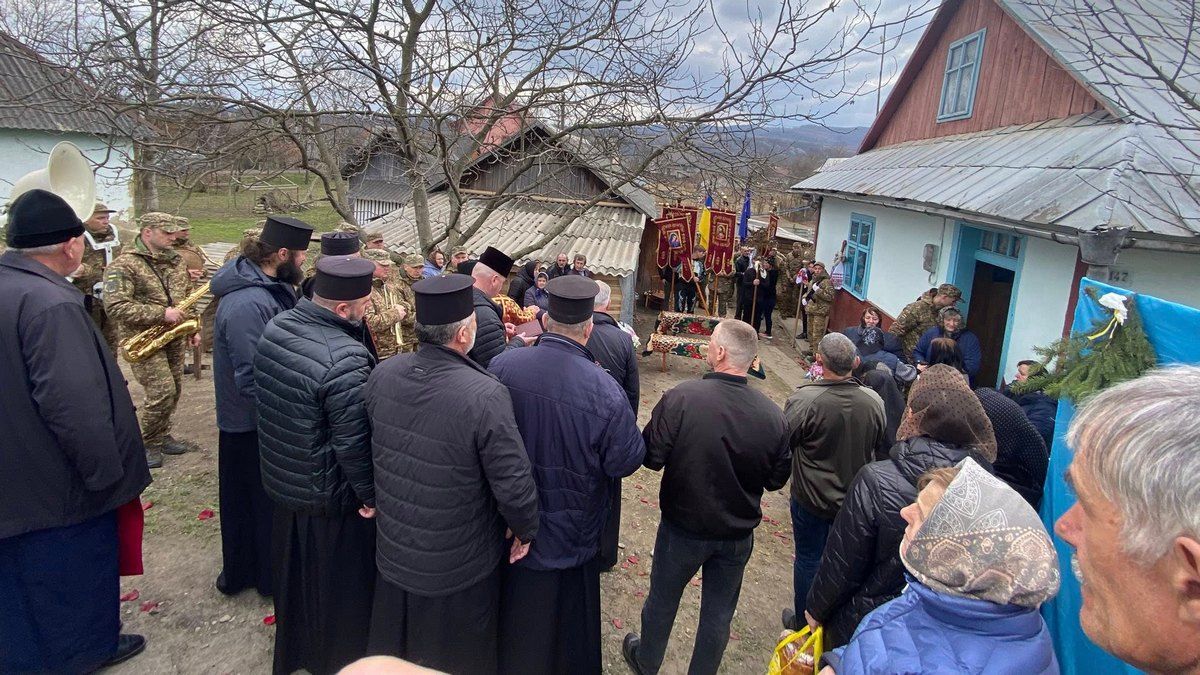 На вічний спочинок до Ланчина повернувся захисник Орест Янко 6