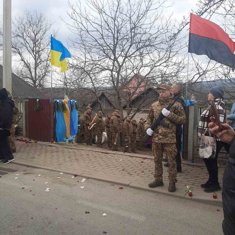 На вічний спочинок до Ланчина повернувся захисник Орест Янко 3