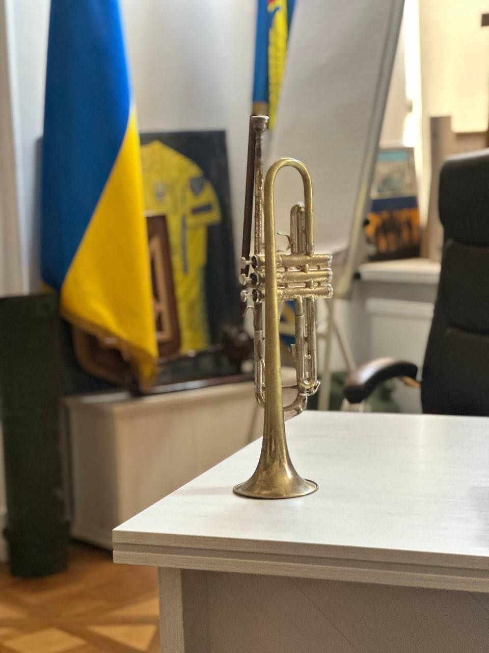 Труба Степана Тарабалки, яку виставлять на благодійному аукціоні. Фото: голова Івано-Франківської ОВА