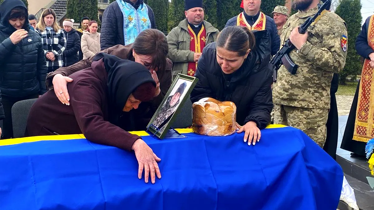 Мешканці Городенки віддали шану воїну Василю Шадному