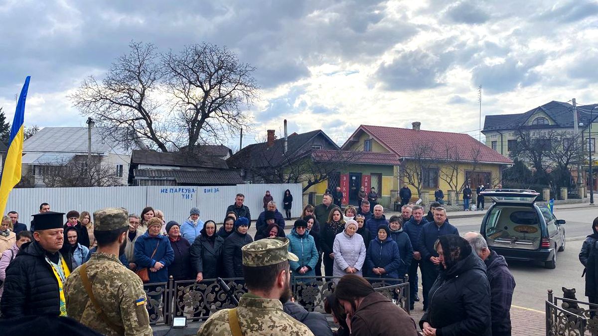 Мешканці Городенки віддали шану воїну Василю Шадному 3