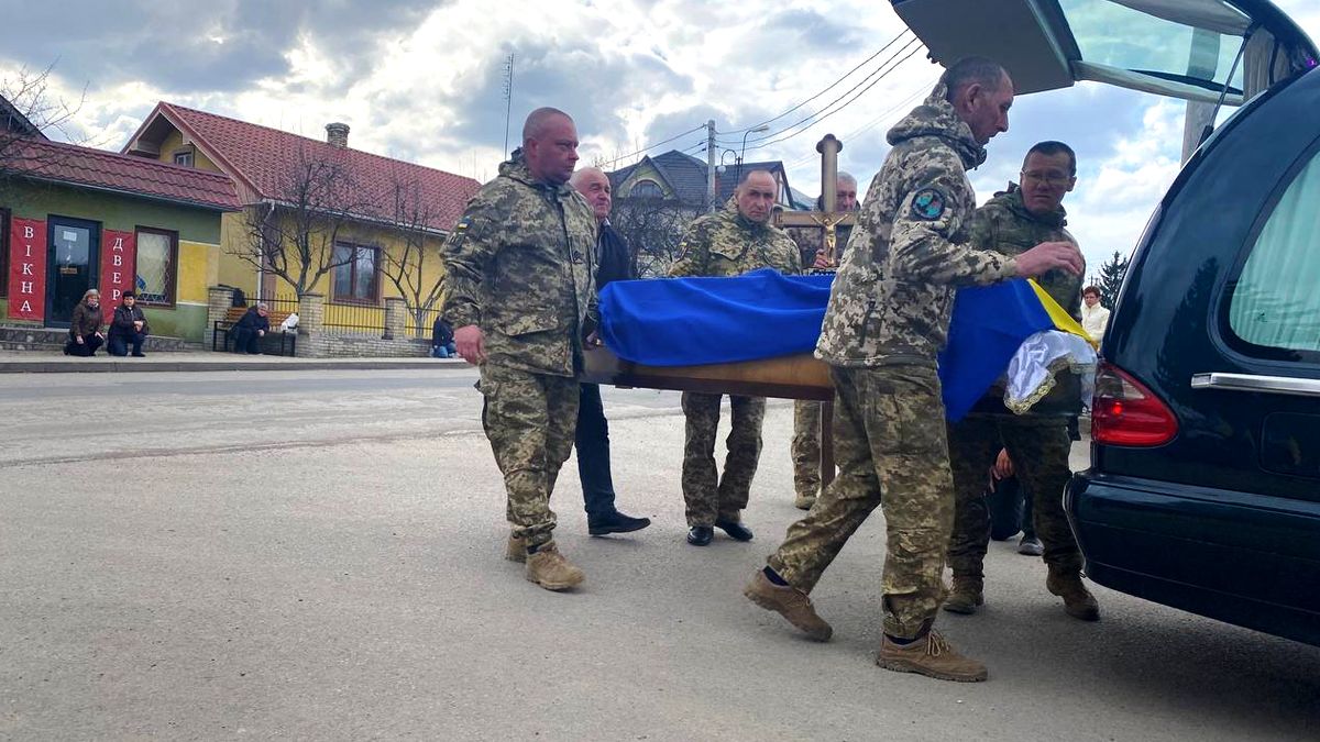 Мешканці Городенки віддали шану воїну Василю Шадному 6