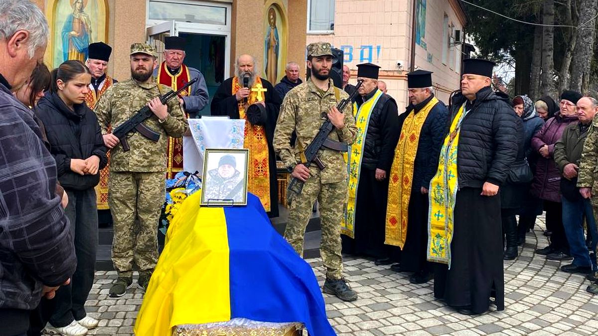 Мешканці Городенки віддали шану воїну Василю Шадному 2