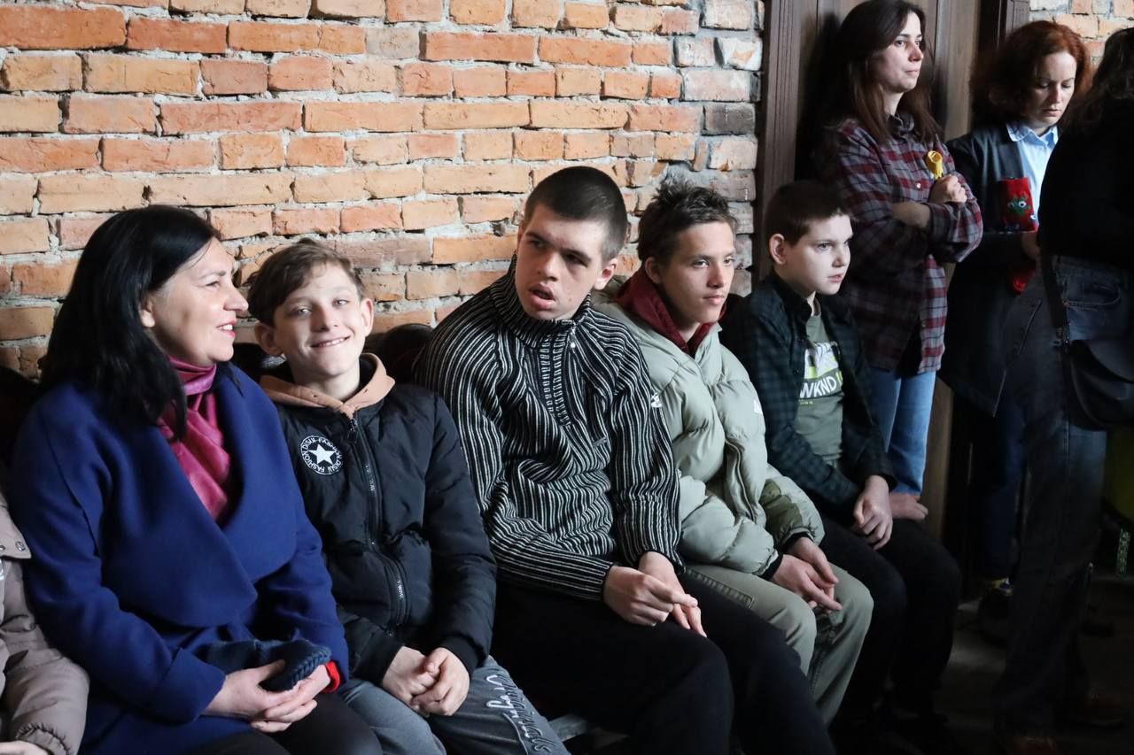 У Коломиї провели акцію до Дня людей із синдромом Дауна та 20-річчя фонду "Крокус" 12