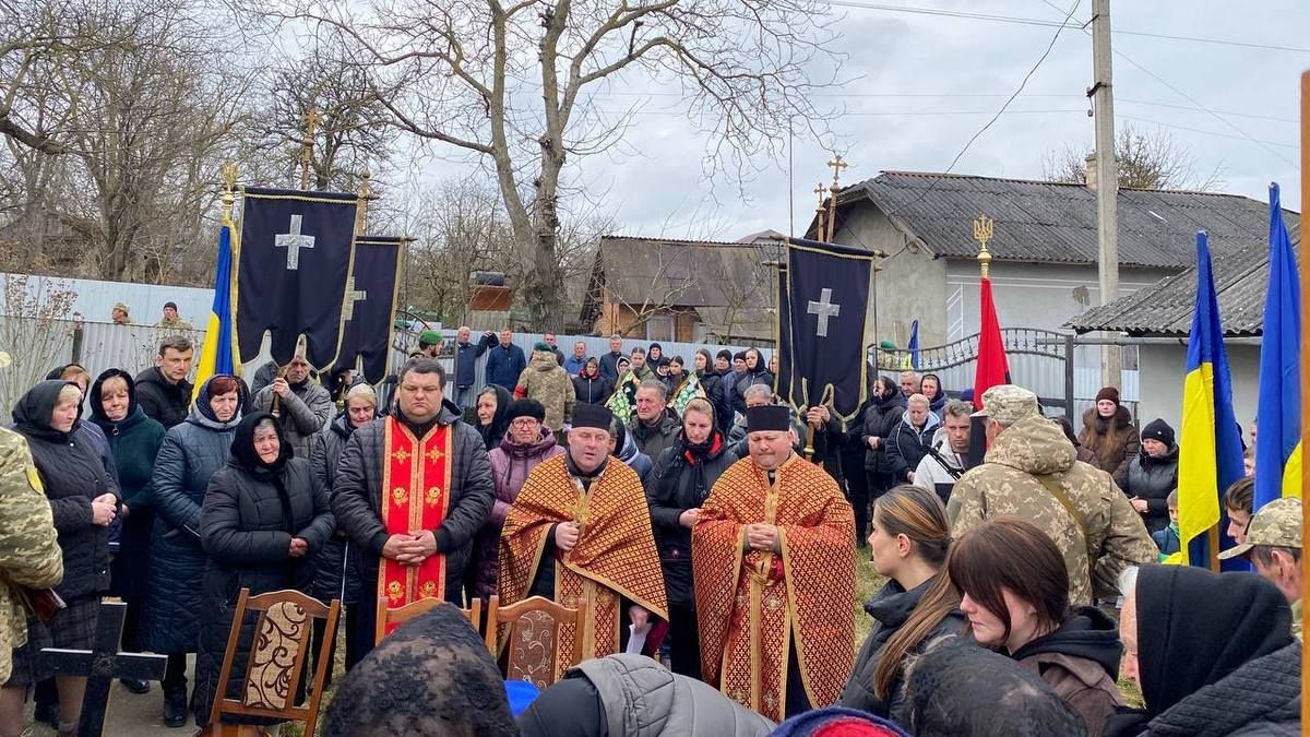 У Городенківській громаді провели в останню путь захисника Василя Шадного 2
