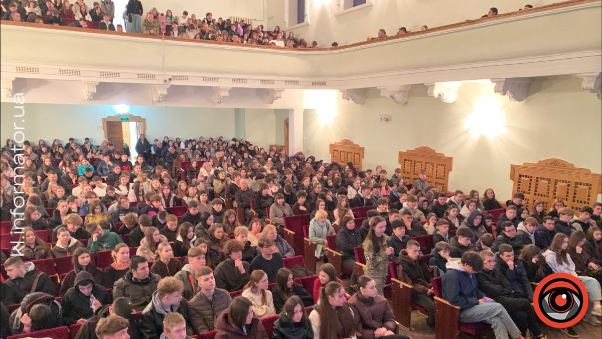 "Офіцер — це розум війська": у Коломиї відбулася зустріч молоді з представниками військової академії 9