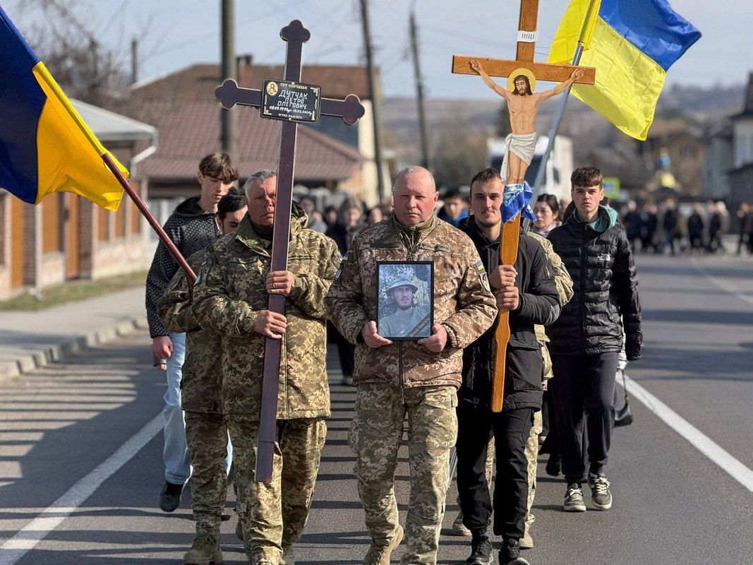 Отинійська громада попрощалася із померлим воїном Петром Дутчаком 1