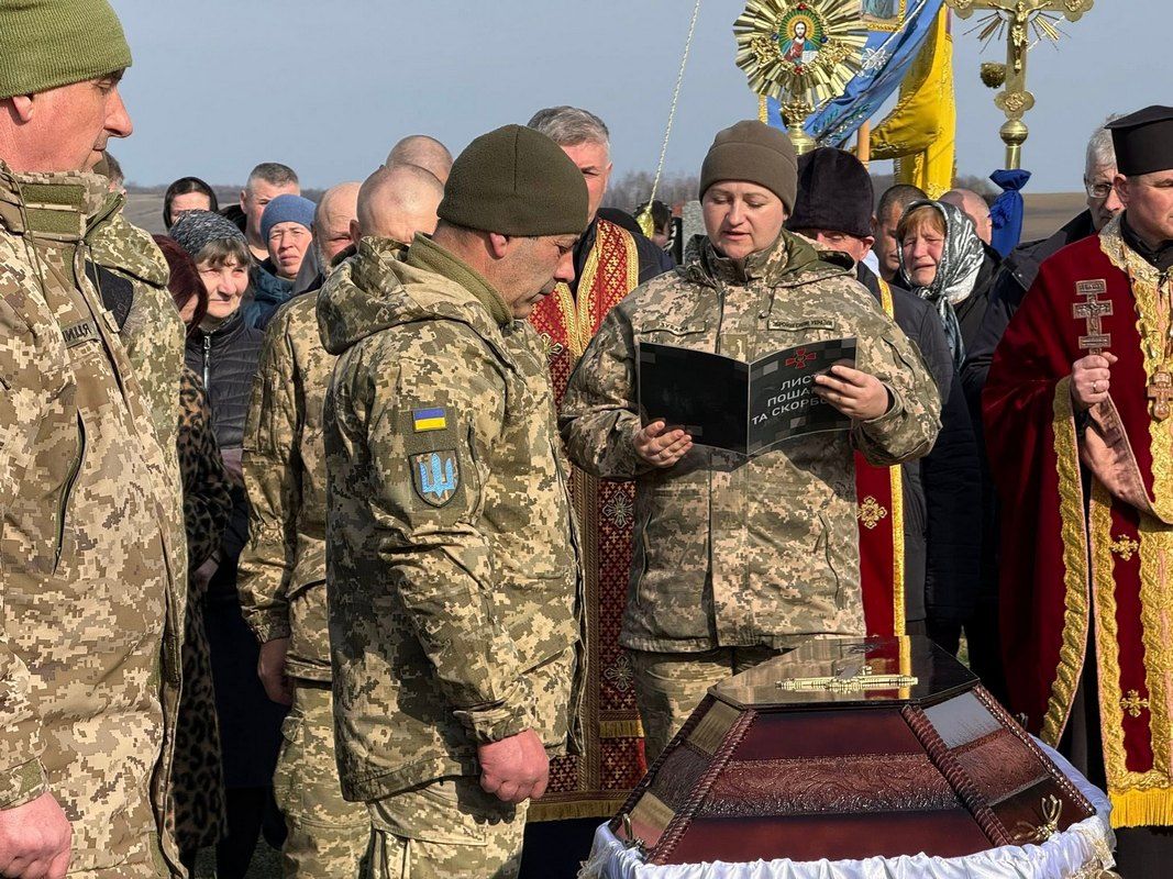 В Отинійській громаді на вічний спочинок провели воїна Тараса Танюка 8