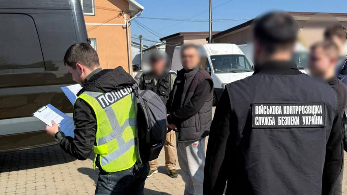 Сімейна оборудка: у Коломиї інспектора ТЦК та його батька викрили на корупційній схемі 1