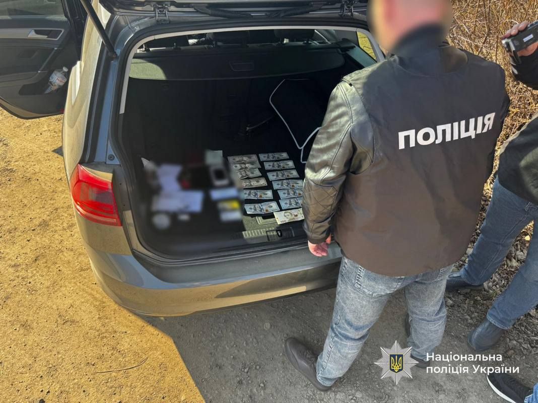 Сімейна оборудка: у Коломиї інспектора ТЦК та його батька викрили на корупційній схемі 2