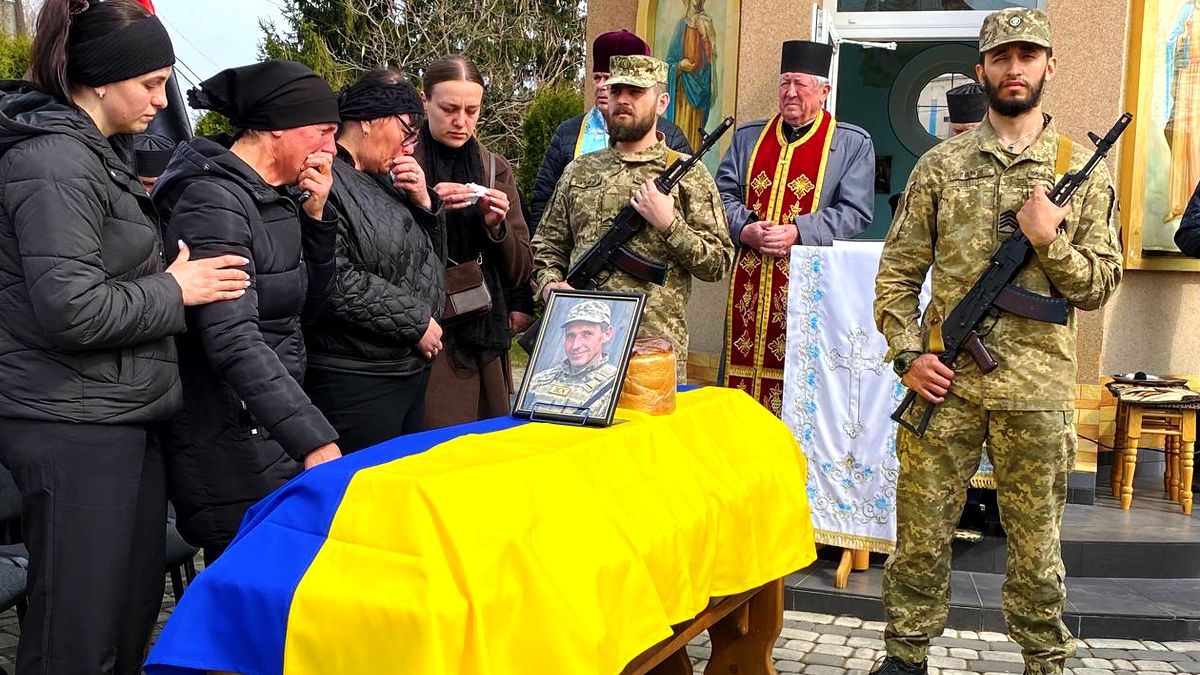 "На щиті" у Городенку повернувся захисник Михайло Старків 2