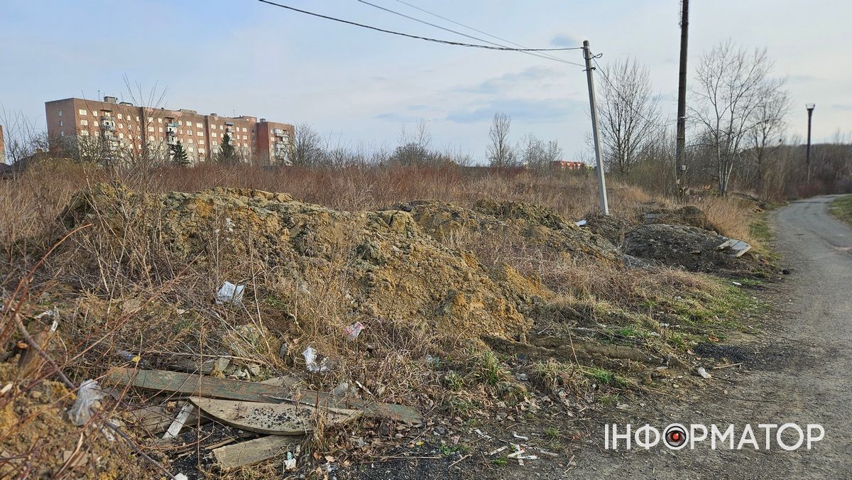 Стихійне звалище утворили місцеві мешканці біля Співочого поля 3