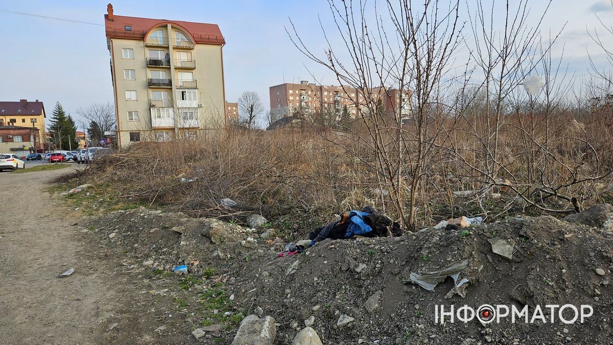 Стихійне звалище утворили місцеві мешканці біля Співочого поля 2