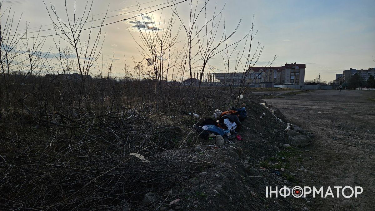 Стихійне звалище утворили місцеві мешканці біля Співочого поля 4