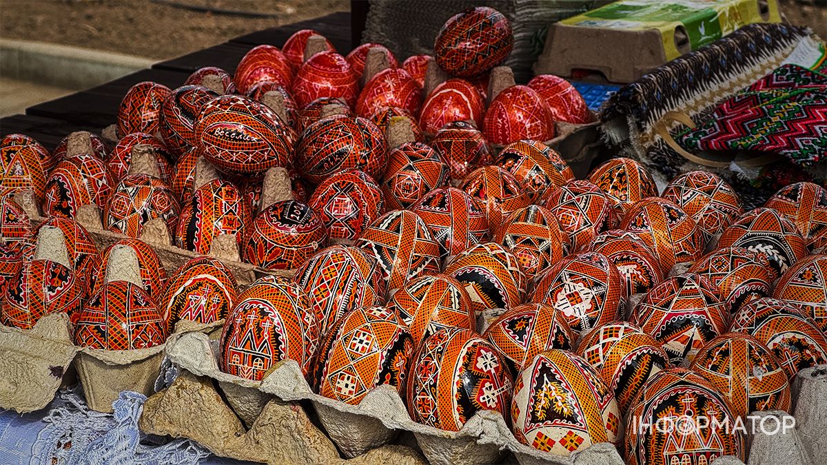 Писанки, вербові гілочки та прикраси для кошика: у Коломиї запрацював Великодній ярмарок