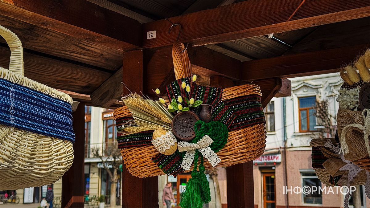 Писанки, вербові гілочки та прикраси для кошика: у Коломиї запрацював Великодній ярмарок 12