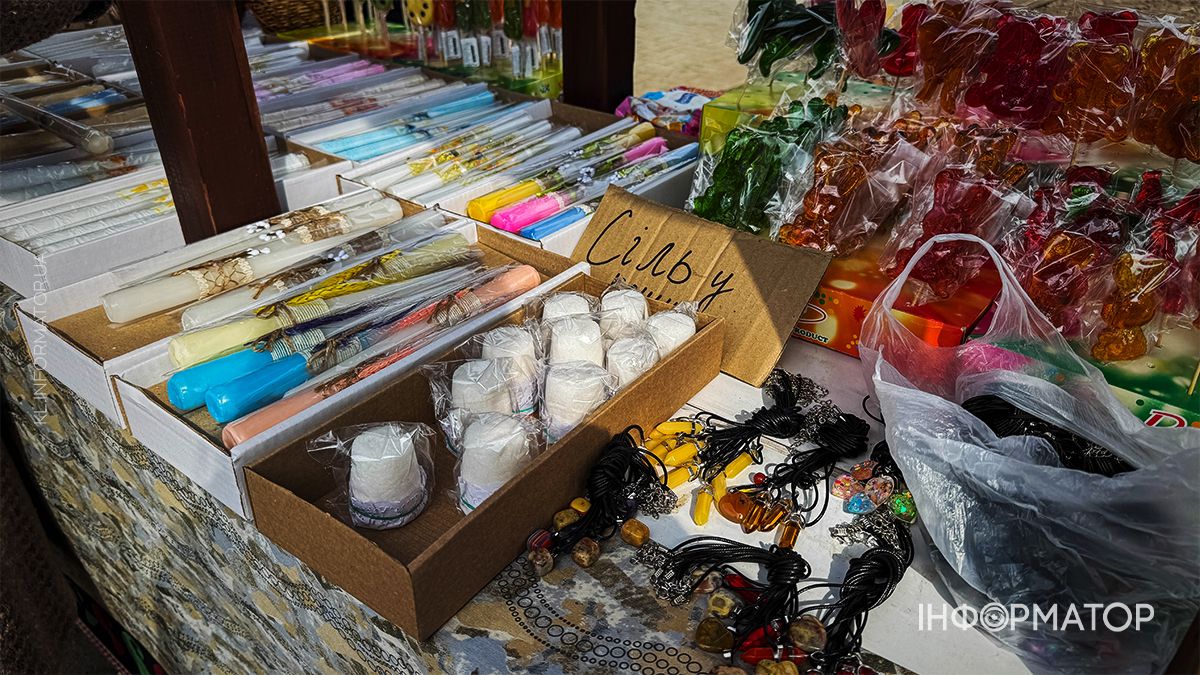 Писанки, вербові гілочки та прикраси для кошика: у Коломиї запрацював Великодній ярмарок 11