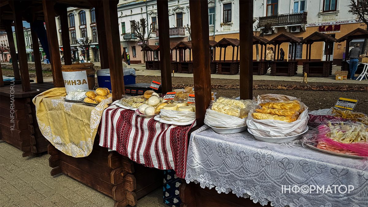 Писанки, вербові гілочки та прикраси для кошика: у Коломиї запрацював Великодній ярмарок 9